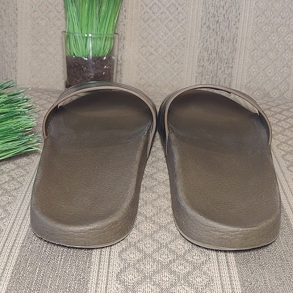 Valentino Garavani Camo Slides - Picture 14 of 16